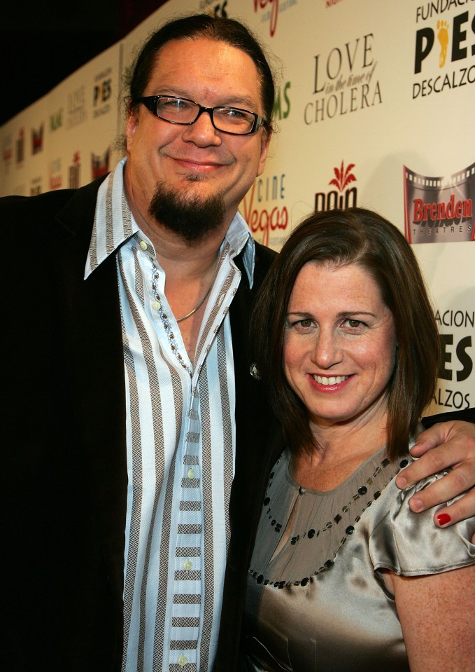 LAS VEGAS - NOVEMBER 06:  Actor Penn Jillette (L) and his wife Emily arrive at "An Evening of Love", benefitting The Bare Feet Foundation, featuring a special screening of "Love in the Time of Cholera" and a special performance by Shakira held at Rain Nightclub inside the Palms Casino Resort on November 6, 2007 in Las Vegas, Nevada.  (Photo by Ethan Miller/Getty Images for CineVegas)