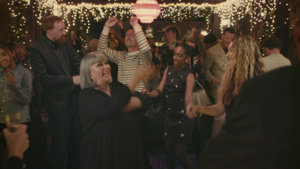 French parties the night away during the 90-second ad