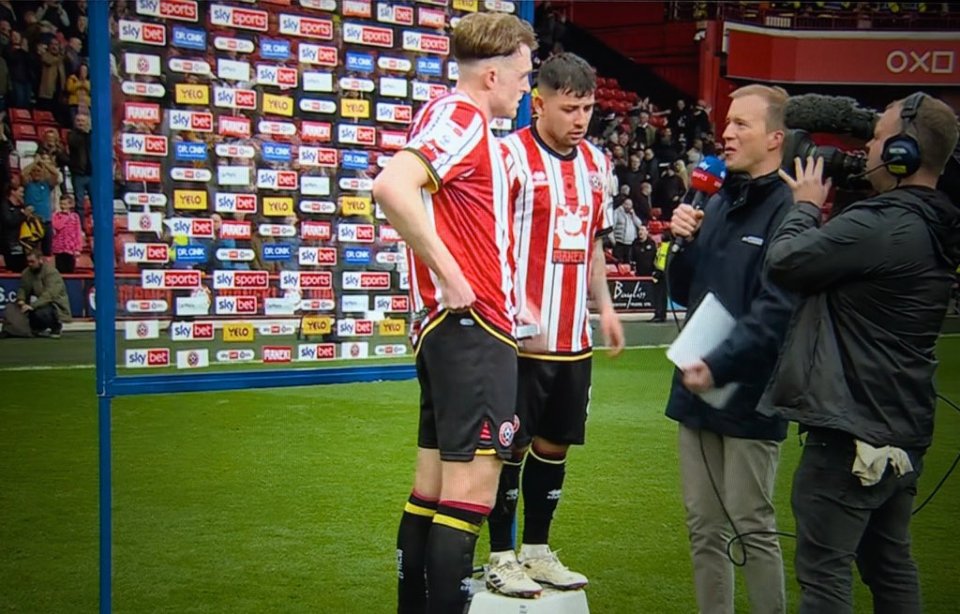 Gustavo Hamer was spotted on a stool alongside Harry Souttar - who stands a foot taller