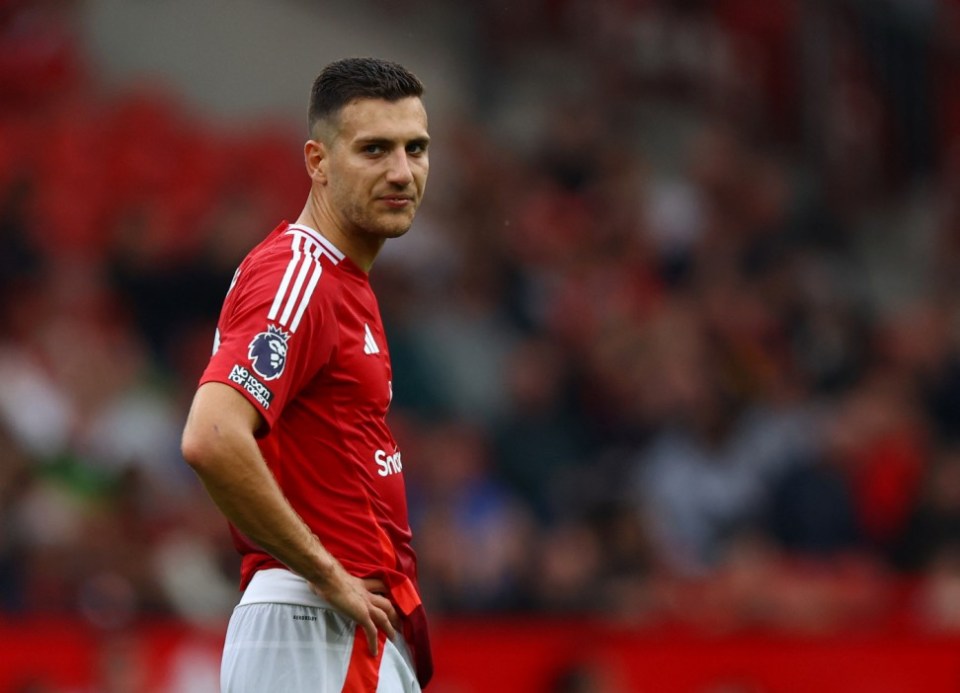 Soccer Football - Premier League - Manchester United v Liverpool - Old Trafford, Manchester, Britain - September 1, 2024 Manchester United's Diogo Dalot looks dejected after the match REUTERS/Molly Darlington EDITORIAL USE ONLY. NO USE WITH UNAUTHORIZED AUDIO, VIDEO, DATA, FIXTURE LISTS, CLUB/LEAGUE LOGOS OR 'LIVE' SERVICES. ONLINE IN-MATCH USE LIMITED TO 120 IMAGES, NO VIDEO EMULATION. NO USE IN BETTING, GAMES OR SINGLE CLUB/LEAGUE/PLAYER PUBLICATIONS. PLEASE CONTACT YOUR ACCOUNT REPRESENTATIVE FOR FURTHER DETAILS..