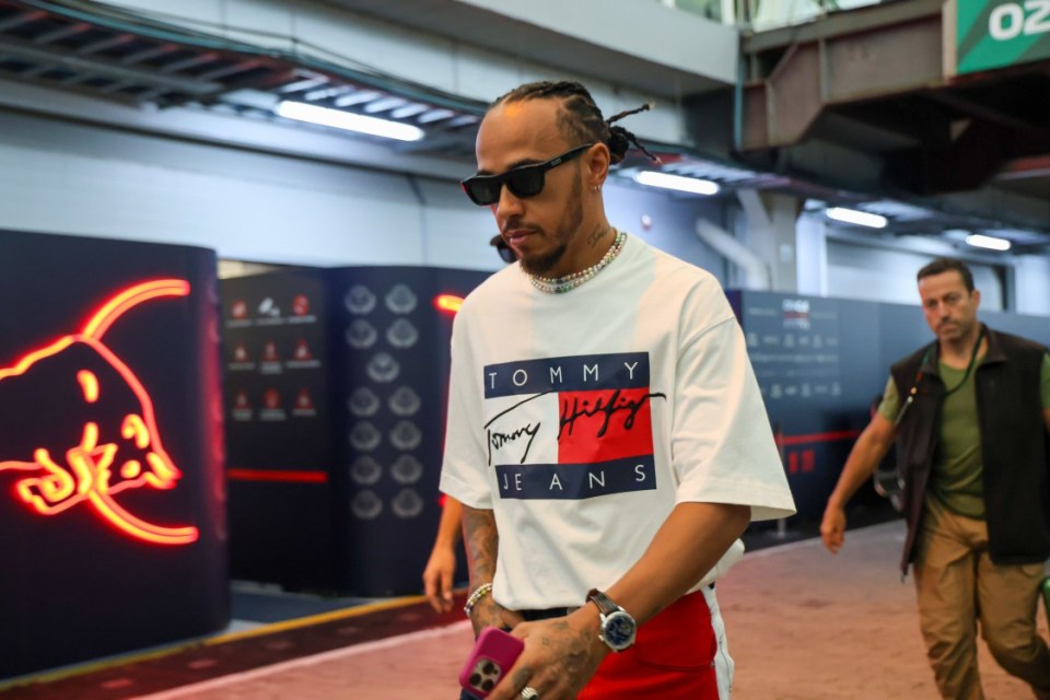 Lewis Hamilton will not leave Mercedes early, according to a Mercedes insider