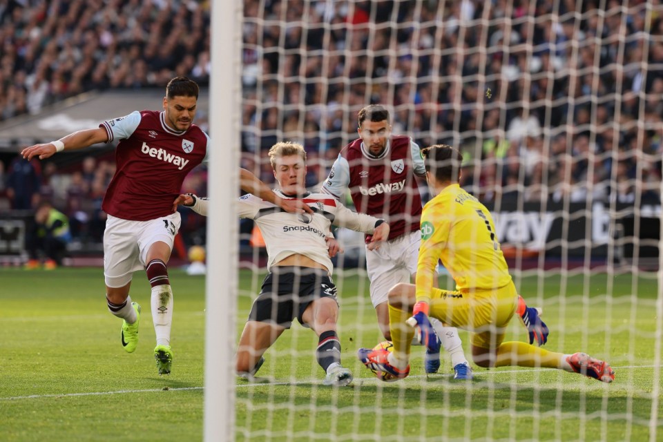 Lukasz Fabianski was instrumental in keeping United goalless before half-time on Sunday