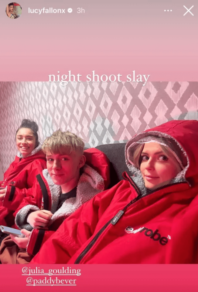 three people in red jackets with the word robe on them