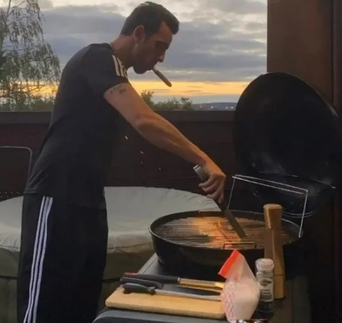 Edu puts his BBQ skills to good use with a cigar in his mouth