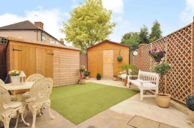 The photos online showed a gorgeous clean garden with grass and benches