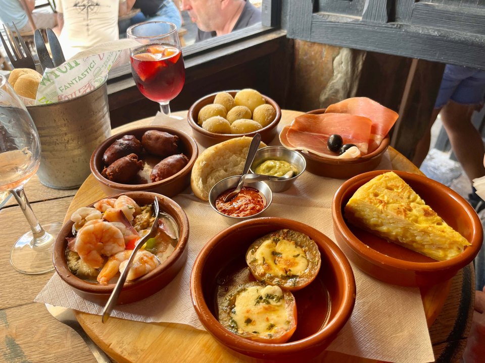 We stopped for lunch at La Bodeguita del Medio in the middle of the market