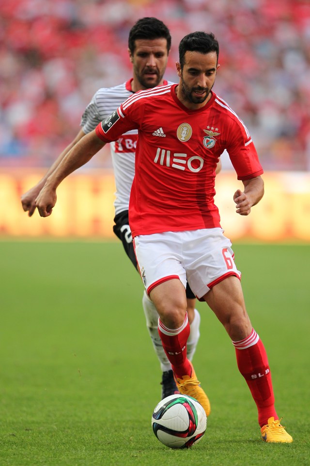 Amorim playing for Benfica in 2015