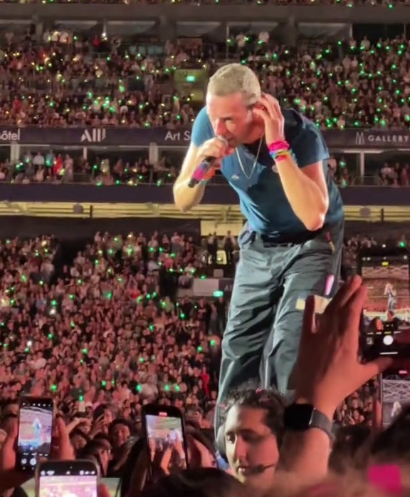 Chris Martin paused his set to save a young fan from being crushed