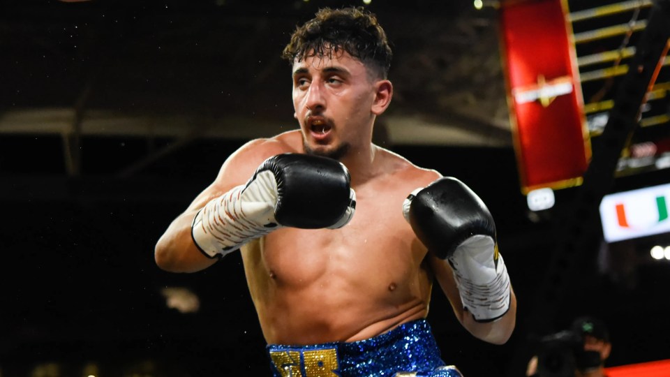 AnEsonGib fights Taylor Holder at Hard Rock Stadium in Miami Gardens, FL. Photo by Michele Eve Sandberg/Icon Sportswire via Getty Images)