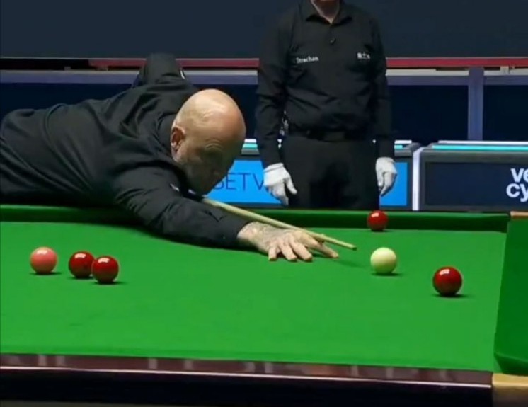 Footage has emerged from Mark King's match against Joe Perry