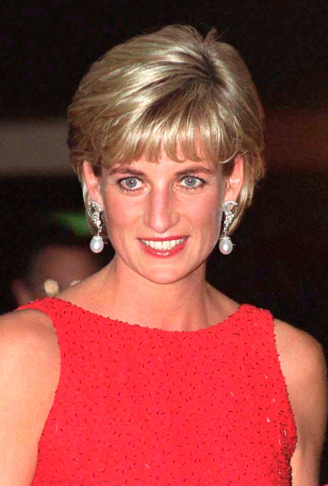 Her earrings, a favourite of the Spencer family, were a gift to the late Princess from Collingwood