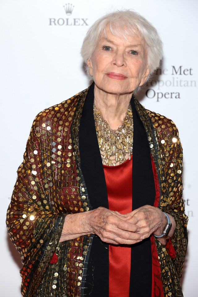 Ellen Burstyn suffered a spinal injury during the movie