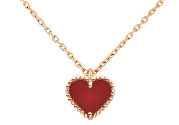 The Primark necklace looks strikingly similar to the Van Cleef Sweet Heart pendant