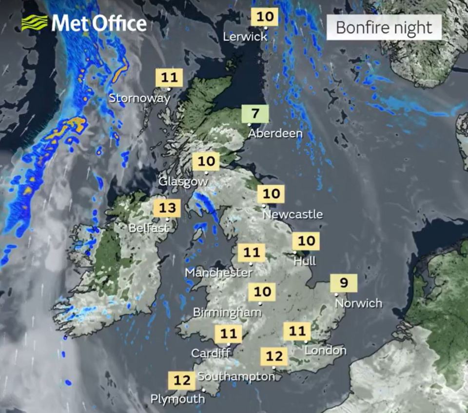 A map shows the Met Office's Bonfire Night forecast