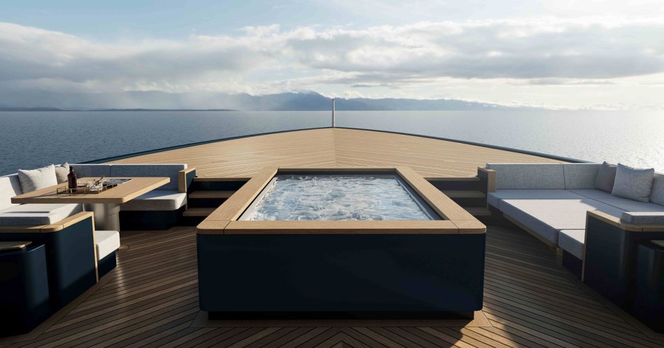 the front of a boat with a jacuzzi in the middle