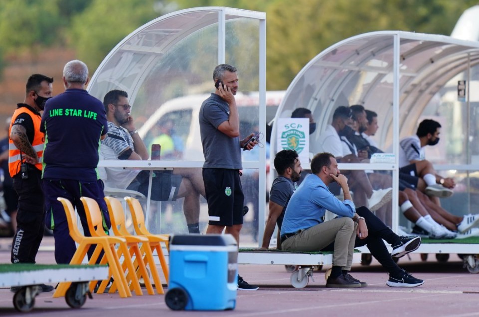 PARCHAL, PORTUGAL - JULY 20:  Ruben Amorim of Sporting CP talks with Frederico Varandas of Sporting CP before the start of the Pre-Season Friendly match between Sporting CP and Angers at Estadio Municipal Da Bela Vista on July 20, 2021 in Parchal, Portugal.  (Photo by Gualter Fatia/Getty Images)