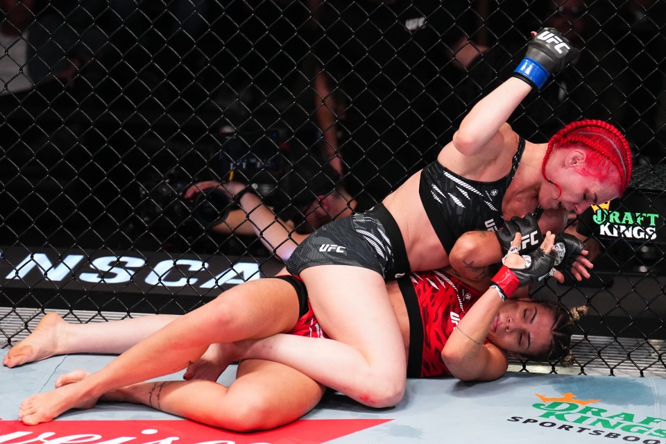 Gillian Robertson beat Luana Pinheiro at UFC Fight Night