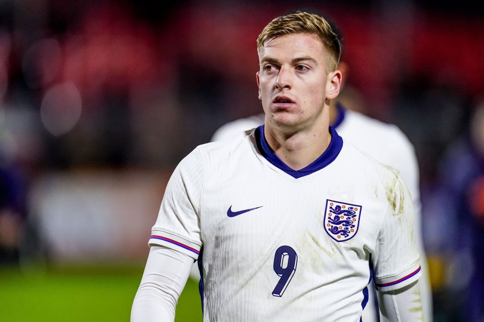 Liam Delap, wearing the number 9 England U21 jersey.