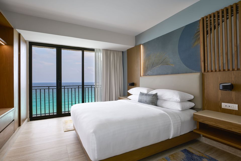 There are 450 redesigned guest rooms here and 13 different dining options to choose from