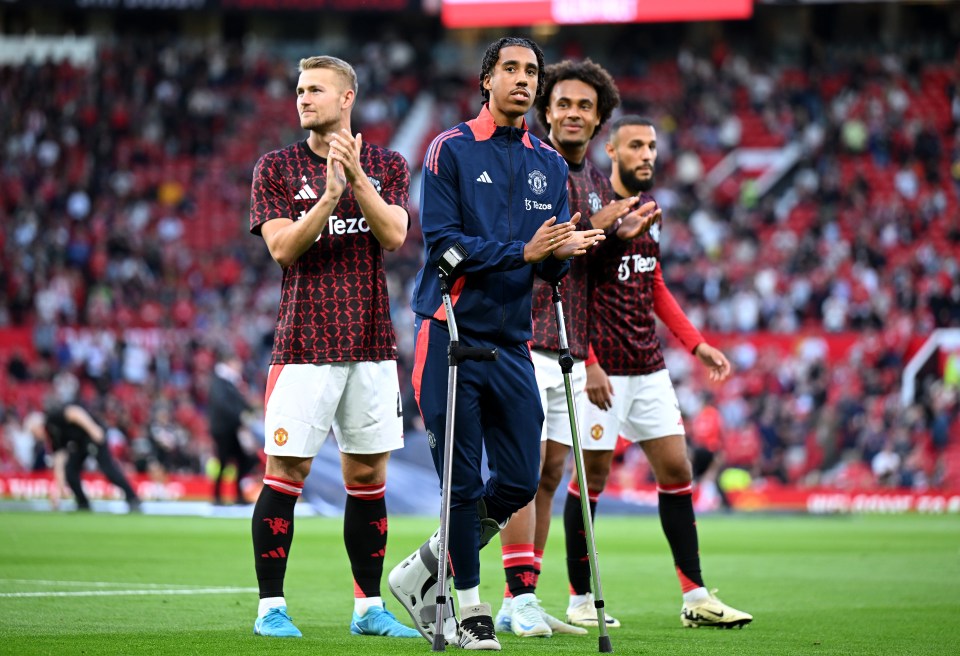 a soccer player with crutches is applauding his teammates