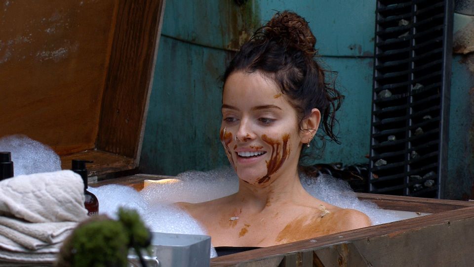 Maura Higgins enjoyed a bubble bath in tonight's episode