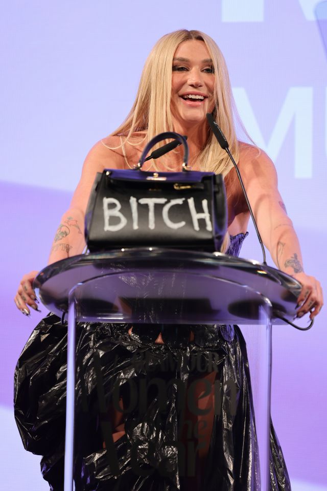 Kesha completed her look with a handbag with 'Bitch' written on it