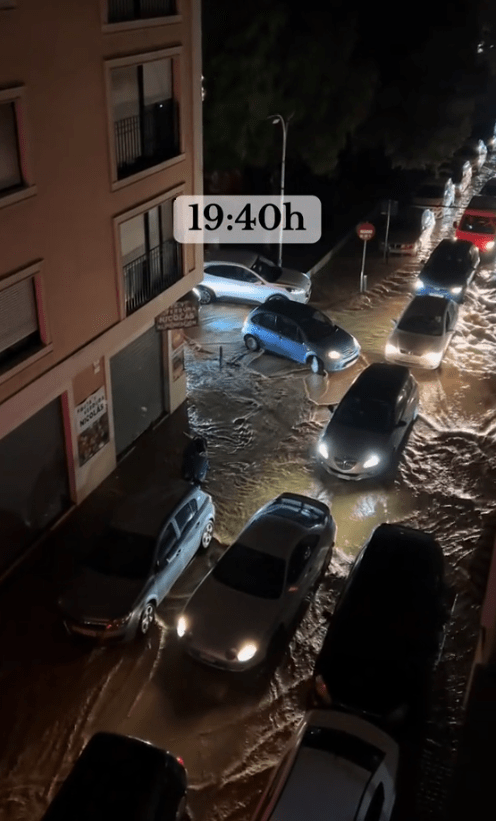 At 7:40 pm, residents had started to leave the city in their cars