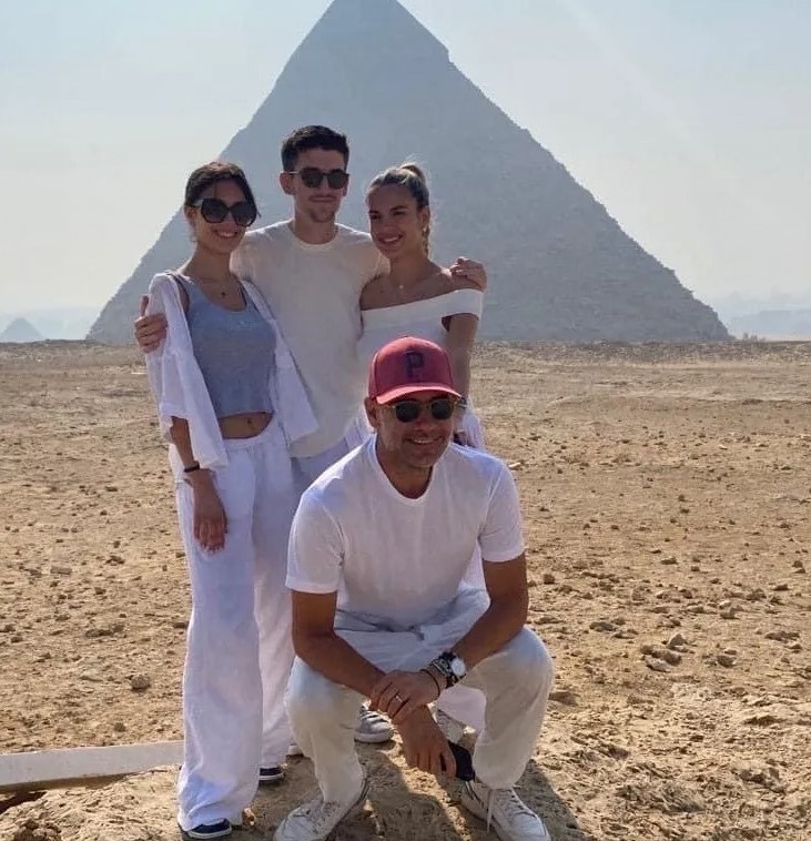 Pep and his family pose in front of the Great Pyramid of Giza in matching outfits