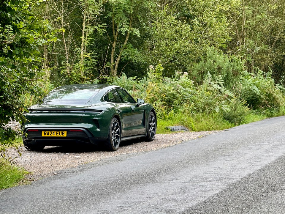 The car looks stunning in this Oak Green Metallic Neo finish