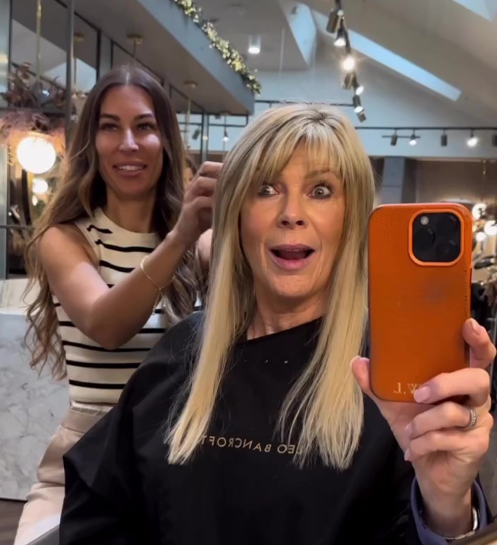 Ruth Langsford took a picture while having her hair styled