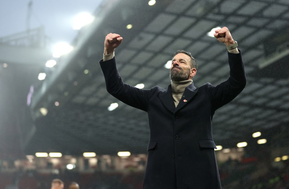 Ruud van Nistelrooy received a standing ovation as he went down the tunnel