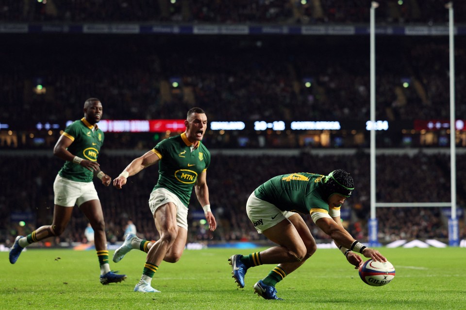 a rugby player wearing a jersey that says ' mtn ' on it