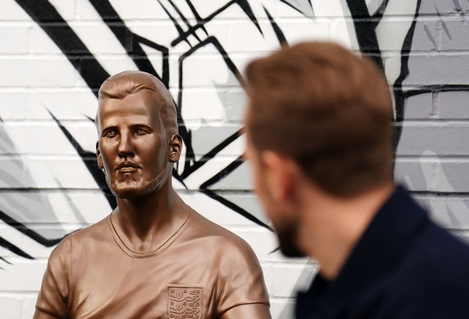 Fans reckon the statue did not look a lot like the England captain