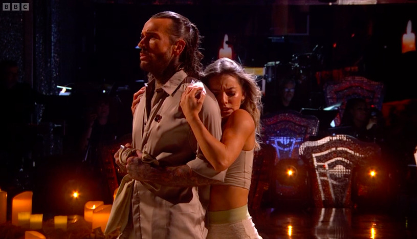 Strictly fans were left sobbing after Pete Wicks' emotional dance