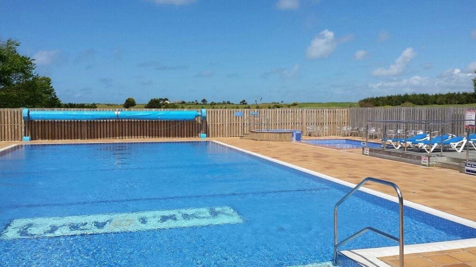 The Cornish holiday park has a heated on-site swimming pool and a splash play zone with tipping buckets and water fountains for kids