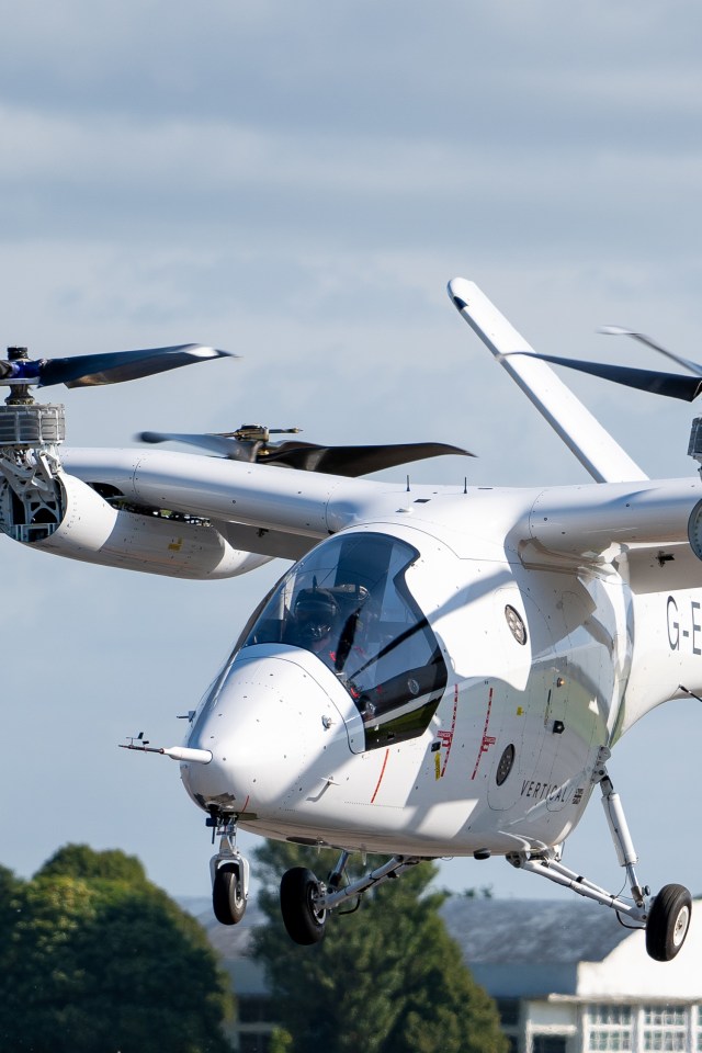 a small plane with the letters g-e on the side