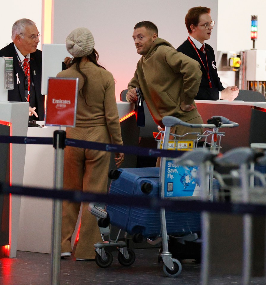 The couple chatted at the Emirates check-in desk