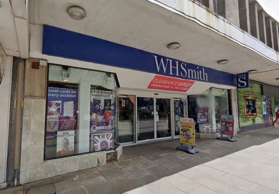 a whsmith store has a sign that says clearance outlet