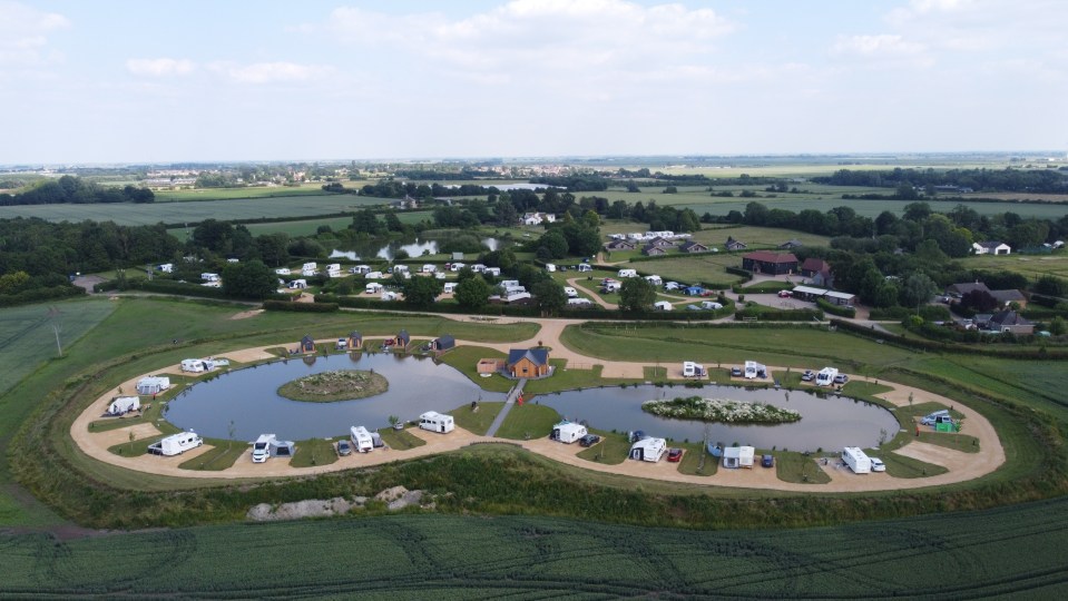 There are several lakeside lodges on its site