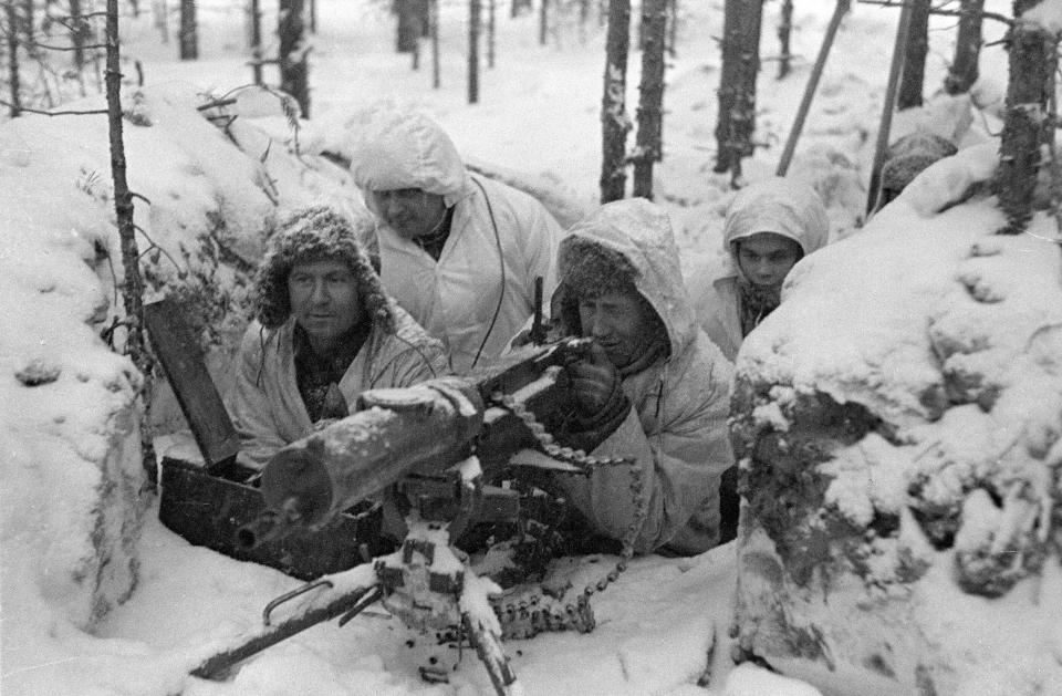 A Finnish Maxim M-32-33 machine gun nest 100 metres from Soviet forces during the Winter War