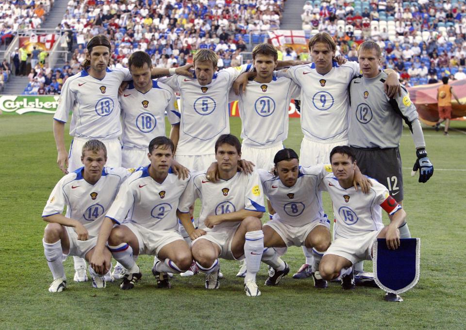 Aleksei Bugayev, top row fourth from L, with his teammates in 2004