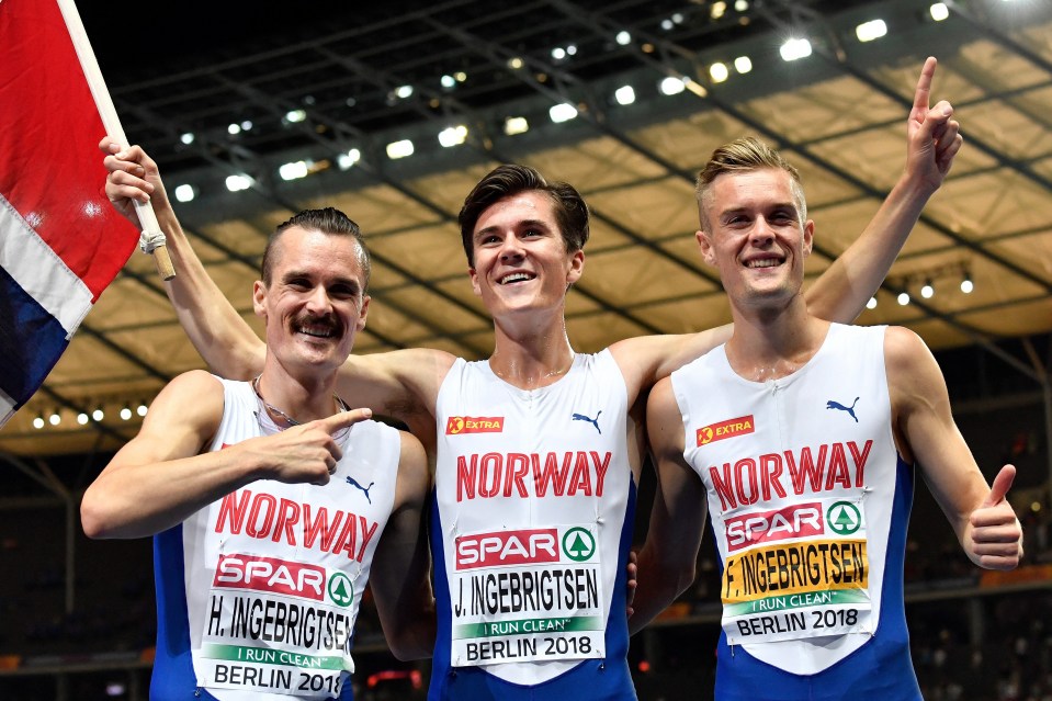 Henrik Ingebrigtsen (left) with his brothers Jakob and Filip (right)