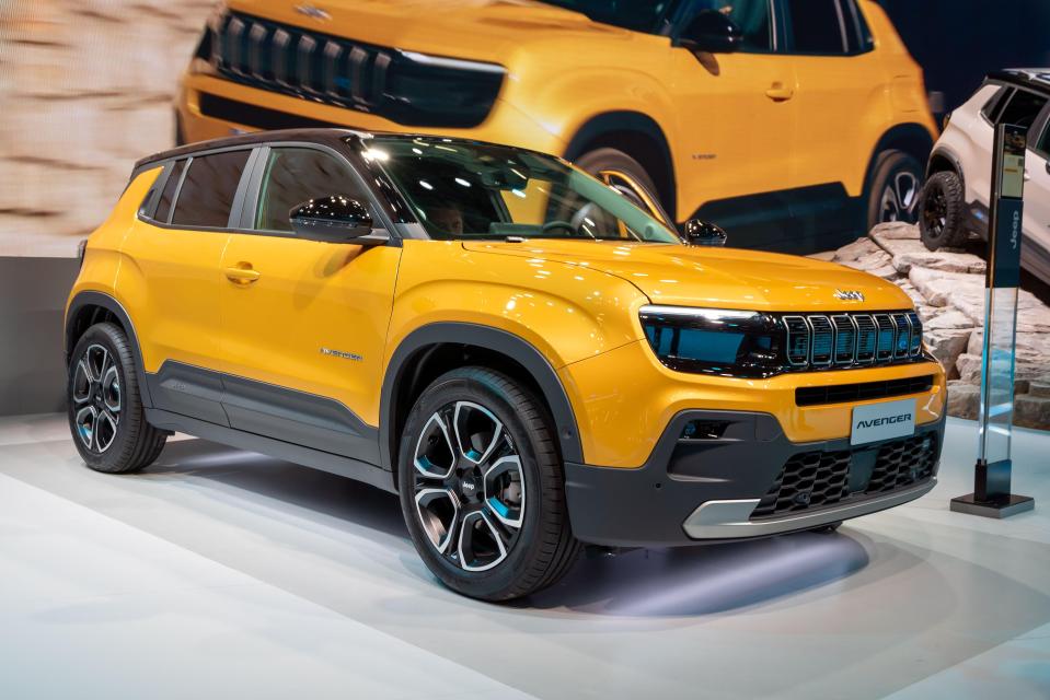 Yellow Jeep Avenger full-electric SUV.