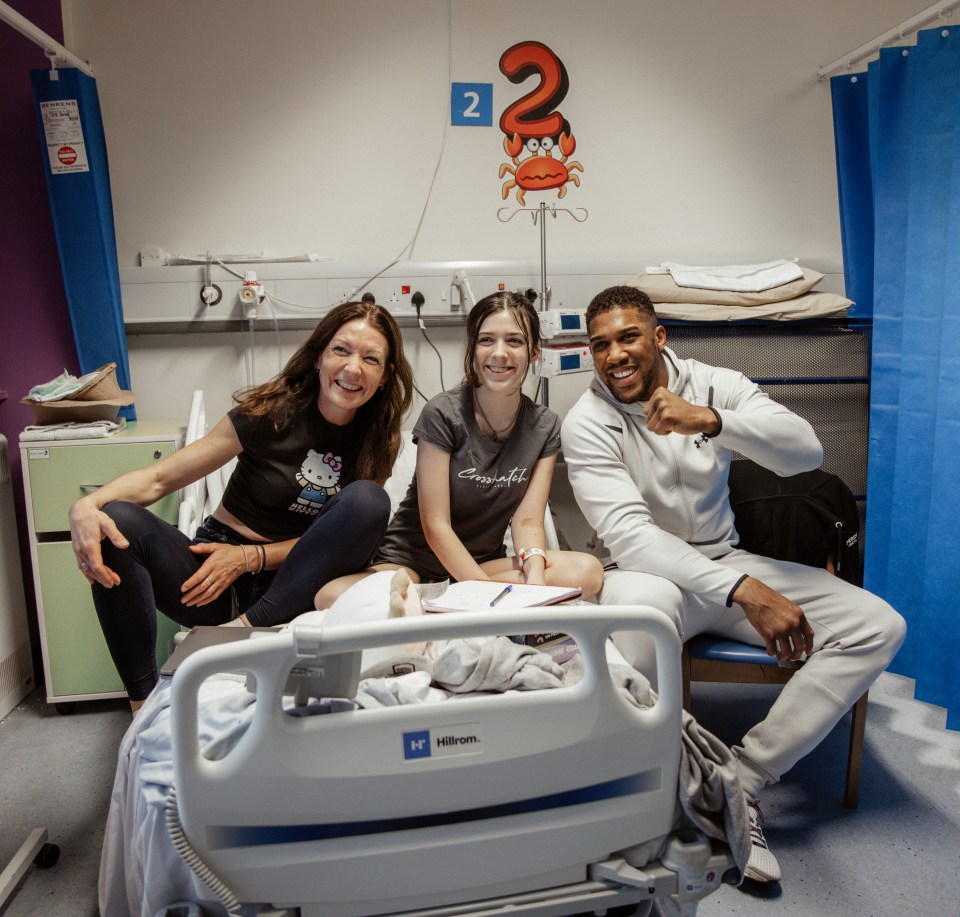 Anthony Joshua posed up for pictures with happy patients