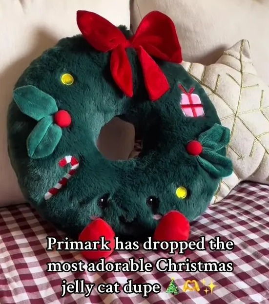 Primark's adorable Christmas wreath Jellycat dupe.