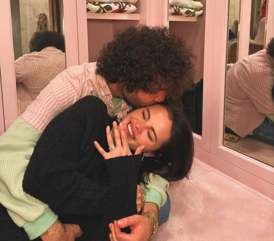 Singing superstar Selena Gomez has got engaged to songwriter Benny Blanco