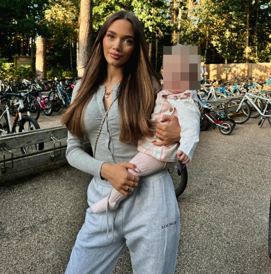 Blogger and model Phoebe Tomlinson shared some of the online hate she received after announcing her pregnancy