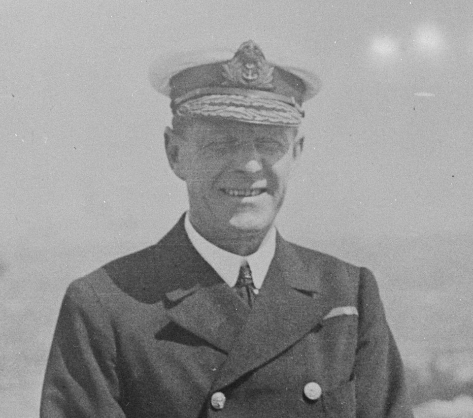 Admiral Osmond de Beauvoir Brock and Vice Admiral Sir William Nicholson in naval uniforms.