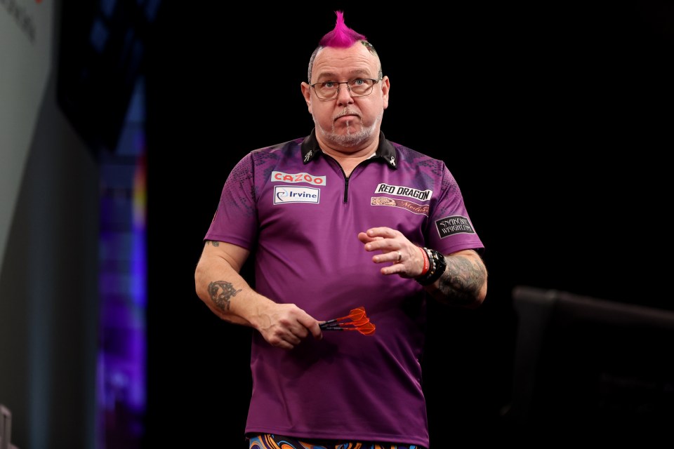 Peter Wright at a darts match.