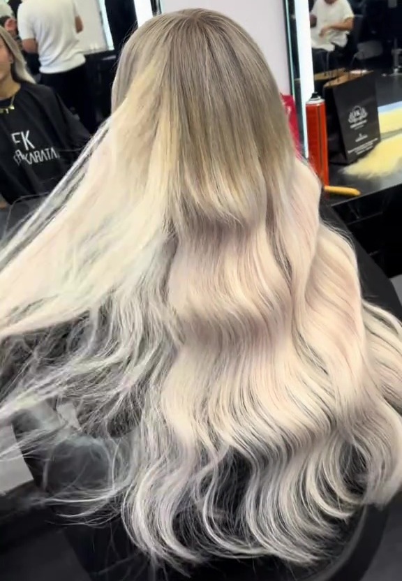 Long, wavy, light blonde hair.